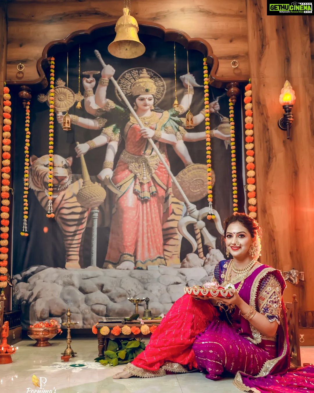 Tejashree Pradhan Instagram - विजयादशमी च्या खूप शुभेछा 🍀🍀🌻 Organise by:@deepa030303 Mua: @poornimas_makeover Hairstyle: @Sheetal_birade_ Costume: @gargifashiondesigner Jwelery: @trisha_jewells Photoghrapher: @ajit_ingale_photography Loction: @gaikwad_wada_