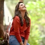 Tejashree Pradhan Instagram - होश वालों को ख़बर क्या बे-ख़ुदी क्या चीज़ है इश्क़ कीजे फिर समझिए ज़िंदगी क्या चीज़ है @tejashripradhan ❤️ @style_by_apurva @revthi.khedekar @nirajvalsangkar @nishigodbole_official @abolithattemuaofficial . . . #expression #tejashripradhan