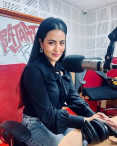 Tia Bajpai Instagram - Bajaate Raho with @rjshwetaredfm at @redfmindia