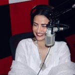Tia Bajpai Instagram - A pleasure meeting everyone at @feverfmofficial Lucknow knows how to be respectful and never forget our Culture 👸🏻 @rj_sona95