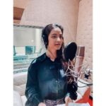 Tia Bajpai Instagram - Starting 2021 with dubbing for my upcoming Bollywood film #Lakeerein A gift to all my fans who were waiting for my next Hindi Film 💎 #TiaB #TiaBajpai #Lakeerein #Bollywood #Film #Dubbing