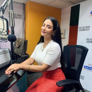 Tia Bajpai Instagram - Had so much fun at Radio City today 👸🏻
@radiocityindia @rjvikrammsharma 
#WearingMyCrown