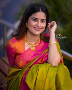 Vaidehi Parashurami Instagram - मराठमोळ्या पेहरावाची असते वेगळीच शान,

महाराष्ट्र जय महाराष्ट्र जय माझे राष्ट्र महान!

#महाराष्ट्रदिन