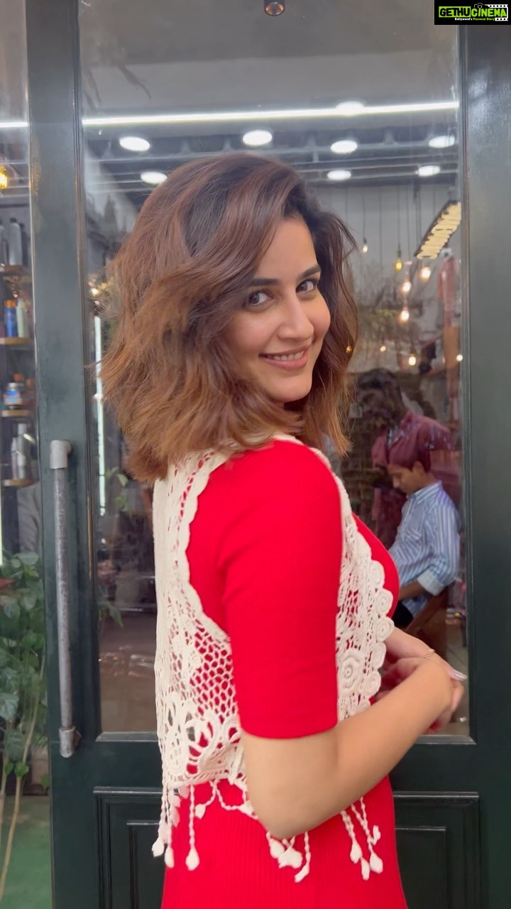 Vaidehi Parashurami - 44.8K Likes - Ready to welcome 2023 with new hair, new look & a new zest to accomplish new goals & fulfil old & new dreams! ✨
💇🏻♀️ @amityashwant_hair
📸 @arvindkumar_hair @amityashwant_hair
#newhair #newme
#holidaymood #happiness
#positivity #hope
#byebye2022 #welcome2023