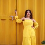 Vaidehi Parashurami Instagram - पाहा आमचा कल्ला… आज, उद्या आणि शनिवार… फू बाई फू, रात्री ९ः३० वाजता फक्त @zeemarathiofficial वर Outfit by @reemaanandlabel Earrings by @houseofjskjewels Kadas by @tuluaindia Styled by @sayali_vidya Assisted by @piyuzzzx.fashion Hair by @nilampatel12 Make-up by @vinayak_makeup Shot by @shruu_t Managed by @prernaasuryawanshi Assisted by @poojatayde Personal assistant @misaw_holic #fubaifu #zeemarathi #anchor