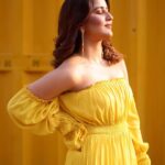 Vaidehi Parashurami Instagram - पाहा आमचा कल्ला… आज, उद्या आणि शनिवार… फू बाई फू, रात्री ९ः३० वाजता फक्त @zeemarathiofficial वर Outfit by @reemaanandlabel Earrings by @houseofjskjewels Kadas by @tuluaindia Styled by @sayali_vidya Assisted by @piyuzzzx.fashion Hair by @nilampatel12 Make-up by @vinayak_makeup Shot by @shruu_t Managed by @prernaasuryawanshi Assisted by @poojatayde Personal assistant @misaw_holic #fubaifu #zeemarathi #anchor