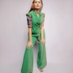 Vaidehi Parashurami Instagram - कसा वाटतोय माझा नवा अवतार? #fubaifu #anchor Outfit by @vyoum_official Jewellery by @shop_rhea Heels by @thealter.in Styled by @sayali_vidya Hair by @_hemahairstylist_243_ Makeup by @vinayak_makeup Managed by @prernaasuryawanshi Personal assistant @mr.asalm_khan_46 Captured by @shruu_t