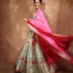 Vaidehi Parashurami Instagram - एक वेगळा प्रयत्न…पाहायला विसरू नका… प्रवाह पिक्चर पुरस्कार २०२२, आज संध्याकाळी ७ वाजता! @star_pravah @pravahpicture @warpnweftbysagrikarai @justjeweleryindia @stoffastyle @sayali_vidya @shruu_t @vinayak_makeup @truptihairstylist @prernaasuryawanshi @poojatayde @mr.asalm_khan_46