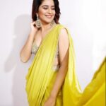 Vaidehi Parashurami Instagram - Saree love! 💛💚💛 For Zee Marathi Awards, 2022 Saree by @kalkifashion Jewellery by @azotiique Styled by @sayali_vidya Hair by @truptihairstylist Make-up by @vinayak_makeup Captured by @shruu_t