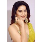Vaidehi Parashurami Instagram - Saree love! 💛💚💛 For Zee Marathi Awards, 2022 Saree by @kalkifashion Jewellery by @azotiique Styled by @sayali_vidya Hair by @truptihairstylist Make-up by @vinayak_makeup Captured by @shruu_t