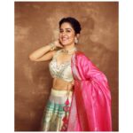Vaidehi Parashurami Instagram - दसऱ्याच्या खूप खूप शुभेच्छा! 🌸