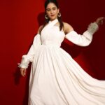 Vaidehi Parashurami Instagram - ❤️🤍❤️ Outfit @sakshikhetterpal Jewellery @antarez.jewels Styled by @sayali_vidya Assisted by @stylefilebysonali Hair @nilampatel12 Make up @vinayak_makeup Spot @mr.asalm_khan_46 Managed by @prernaasuryawanshi