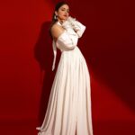 Vaidehi Parashurami Instagram - ❤️🤍❤️ Outfit @sakshikhetterpal Jewellery @antarez.jewels Styled by @sayali_vidya Assisted by @stylefilebysonali Hair @nilampatel12 Make up @vinayak_makeup Spot @mr.asalm_khan_46 Managed by @prernaasuryawanshi