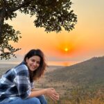 Vaidehi Parashurami Instagram - “Every sunset is an opportunity to reset!” -Richie Norton 📸 @flying_shubhrat #sundaymood☀️ #sundaymusings #sunset #nature #energising #positivity #grateful