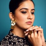 Vaidehi Parashurami Instagram - For Bombay Times Fashion Week ✨ Outfit @vikramphadnis Jewellery @azotiique Styled by @sayali_vidya Assisted by @stylefilebysonali Hair @nilampatel12 Make-up @vinayak_makeup Captured by @shruu_t