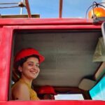 Vaidehi Parashurami Instagram - आई ट्रॅक्टर वाली, मुलगी बंब वाली! #zombivli #memories #adventuresofanactor