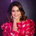 Vaidehi Parashurami Instagram - Do me a favour let’s play holi!? 🎨 Ask, don’t force! #happyholi #safeholi #festivalofcolors #indianfestivals