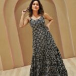 Vaidehi Parashurami Instagram - Your style is your expression of confidence! Believe in what you do & who you are! Outfit by @kevaclothing Hair by @nilampatel12 Make up by @vinayak_makeup Personal Assistant @mr.asalm_khan_46 Managed by @prernaasuryawanshi Assisted by @poojatayde Captured by @tany_70d #mystyle #myexpression #confidence #headuphigh #embracelife #keepmoving