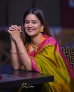 Vaidehi Parashurami Instagram - साडेतीन मुहूर्तांपैकी एक मुहूर्त म्हणजे अक्षय तृतीया. या सणाच्या निमित्ताने आपल्या सर्व मनोकामना पूर्ण होवोत हीच प्रार्थना! अक्षय तृतीयेच्या हार्दिक शुभेच्छा! 🍃🌸🌼🌸🍃 #akshayatritiya #indianfestival #bestwishes