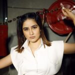 Vaidehi Parashurami Instagram - "जग्गु आणि Juliet" आता तुमच्या जवळच्या चित्रपटगृहात. तिकीट बुक करण्यासाठी link वर क्लिक करा: Link in bio Outfit by @moonstruckbyss Earrings by @kushalsfashionjewellery Rings by @viariaccessories Styled by @sayali_vidya Assisted by @wranshaaayyy Hair by @nilampatel12 Make-up by @vinayak_makeup Personal assistant @mr.asalm_khan_46 Captured by @shruu_t Managed by @prernaasuryawanshi Assisted by @poojatayde #jagguanijuliet #incinemasnow