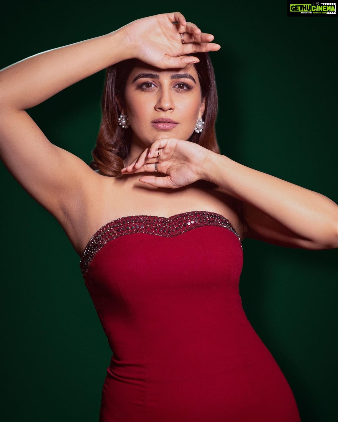 Vaidehi Parashurami Instagram - @trilogy_works x @parashuramivaidehi Photo edited by @retouch_sneha Styled by @trushala_nayak Mua @vinayak_makeup @parashuramivaidehi for @filmfare #artbytrilogy #filmfare #vaidehiparshuram #fashion Mumbai, Maharashtra