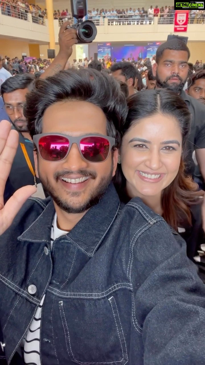 Vaidehi Parashurami Instagram - काल “जग्गु आणि Juliet” च्या promotion ला एक गोष्ठ परत जाणवली …. जगात भारी कोल्हापुरी !!! नाद खुळा !! ❤️ @punitbalan @punitbalanstudios @limaye.mahesh @atul.ajayatul @ajayatulofficial @ameyzone #jagguaanijuliet #kolhapur #marathifilms #releasingsoon #10feb #3daystogo #intheaters