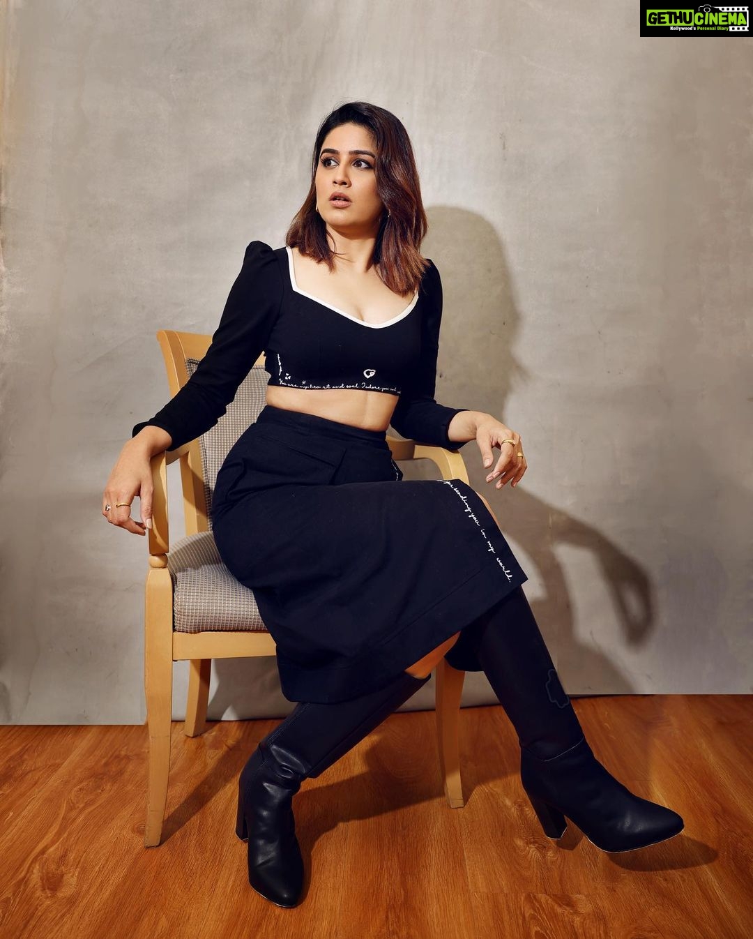 Vaidehi Parashurami Instagram - Trailer launch of “जग्गु आणि Juliet” Outfit by @pocketfulofcherrie Jewels by @viariaccessories Boots by @trufflecollectionindia Styled by @sayali_vidya Assisted by @stylebypriyankaa Hair by @nilampatel12 Make-up by @vinayak_makeup Personal assistant @mr.asalm_khan_46 Captured by @shruu_t Managed by @prernaasuryawanshi Assisted by @poojatayde