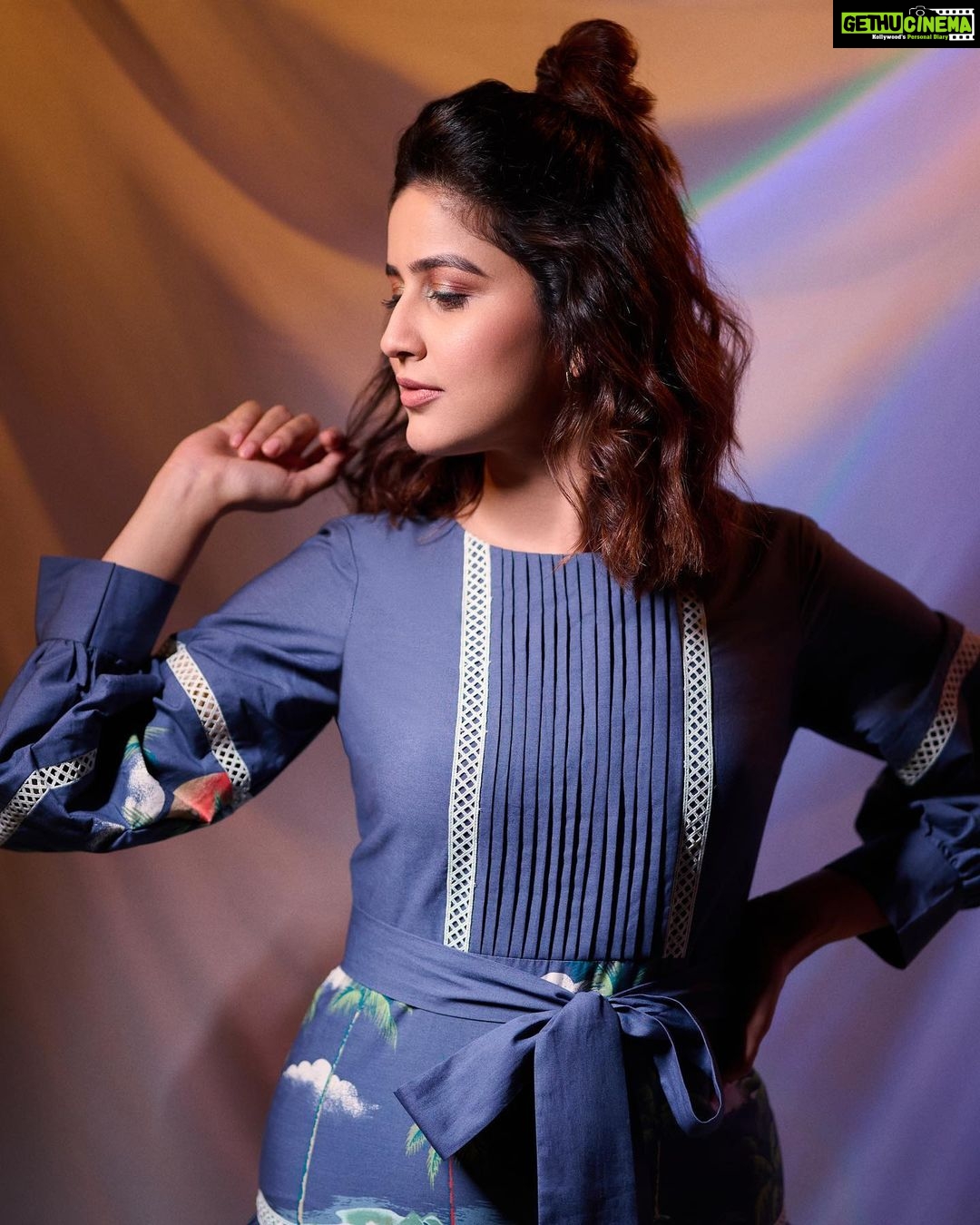 Vaidehi Parashurami Instagram - "STAY FOCUSED ON YOUR GOALS, YOUR PEACE, & YOUR HAPPINESS. DON'T WASTE YOUR TIME ON ANYTHING THAT DOESN'T CONTRIBUTE TO YOUR GROWTH." Outfit by @ombrello_official Jewellery by @shayagrams Styled by @sayali_vidya Assisted by @wranshaaayyy Hair by @nilampatel12 Make-up by @vinayak_makeup Personal assistant @mr.asalm_khan_46 Captured by @trilogy_works Managed by @prernaasuryawanshi Assisted by @poojatayde