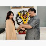 Vidhi Pandya Instagram - I am so happy to welcome my new student, @vidhiipandya who has been the face of the popular tv show ‘Mohse Chhal Kiye Jaaye’ on one of Indias most popular channels and also Bigg Boss amongst the numerous other shows she has appeared in. I am really looking forward to teaching such a brilliant, focused and talented student like you. My blessings are always with you, keep shining! Nateshwar Nritya Kala Mandir - Kathak Institute of Late Natraj Gopi Krishna