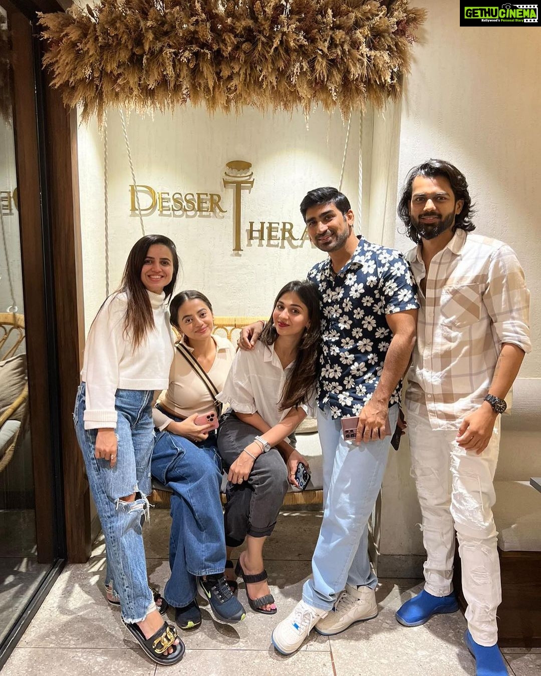 Vidhi Pandya Instagram - Blissful day with my blessings!🕊🧿.