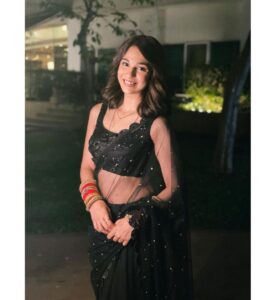 Vidhi Pandya Instagram - 💘 protect your energy 💘

#vidhipandya #beuniquelyyou #love