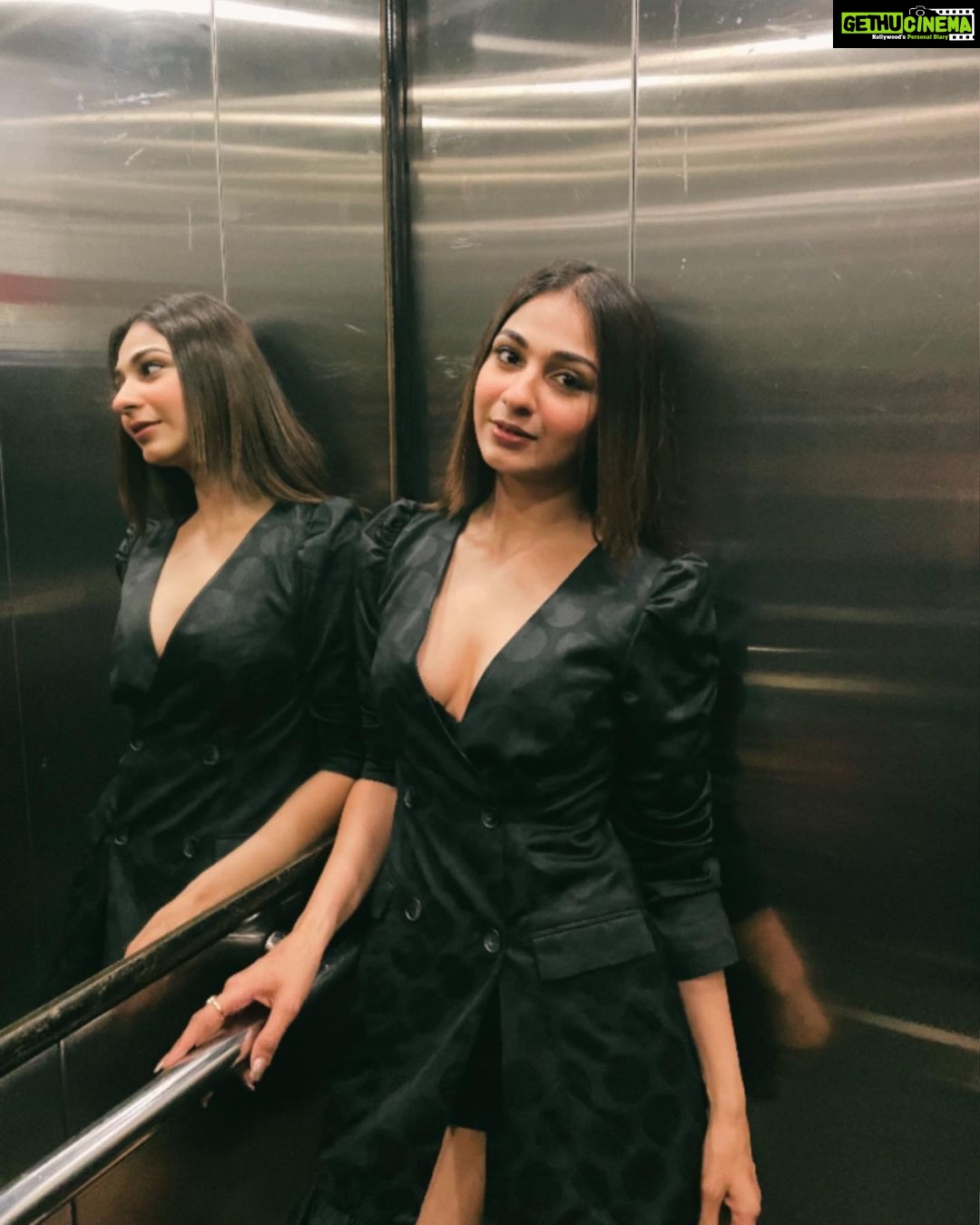 Vidhi Pandya Instagram - Play your own way. Don’t play what public wants. You play what you want and let the public pick up on what you’re doing…even if it takes them fifteen, twenty years. - Thelonious Monk. 🤍 📸 @makeupbynidhikaushal #beuniquelyyou #love #vidhipandya Elevator