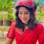 Vidhi Pandya Instagram - 🛵✌🏻🤓😛. Styled by - @partho_ghoshal #saumya #beuniquelyyou #love