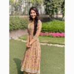 Vidhi Pandya Instagram - One month of #MoseChhalkiyejaaye . Keep the love coming & keep watching on Mon-Fri 9pm only on @sonytvofficial .🤍🙏🏻 #SaumyaVerma #beuniquelyyou #love