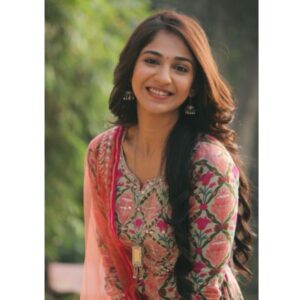 Vidhi Pandya Instagram - My love for you all blossoms everyday 🌸🧿.

Please keep watching Mose chhal kiye jaaye mon-fri 9pm on @sonytvofficial .
#Saumya #beuniquelyyou #love