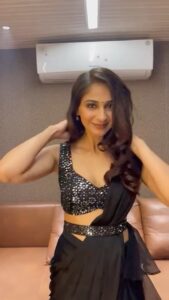 Vidhi Pandya Instagram - Desi girl from BB15 finale ⭐️

Outfit - @bharat_adiani 

#vidhipandya #beuniquelyyou #love