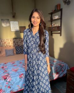 Vidhi Pandya Instagram - Loving the new feels. 🥰🤍☀️🌈🌻🧿

Ps- please let me know in the comment section ki promo kaisa laga?☺️

#promoshoot #saumya #MoseChhalkiyejaaye #Mckj #beuniquelyyou #love