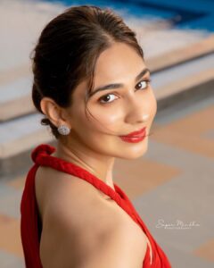 Vidhi Pandya Instagram - Look at me through my eyes - rumi ♥️
- happy new year.. may we’ve a blissful and peaceful year’s ahead.

Photographer @artographybysagar
Assistant @tinkugraphy_official

HMUA @nikksmua
Stylist @rimadidthat 
Assistant Stylist @tanyamishrra

Outfit @label_kalon
Jewellery @rubanaccessories

Celebrity publicist- @soapboxprelations @niloferzaveri @sinhavantika