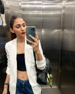 Vidhi Pandya Instagram - Yesterday’s pixels 💋✨🎄.
#beuniquelyyou #love