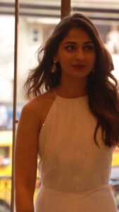 Vidhi Pandya Instagram - I’m in love 🤤.
Happy to find the luxury meetha shop to shop sweets for any occasion. ♥️
@meethamumbai now open at @radissongoregaon , please do visit.