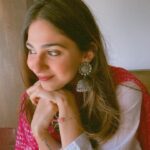 Vidhi Pandya Instagram - For the love of this song! #feelings 🌸.. #beuniquelyyou #love #reels