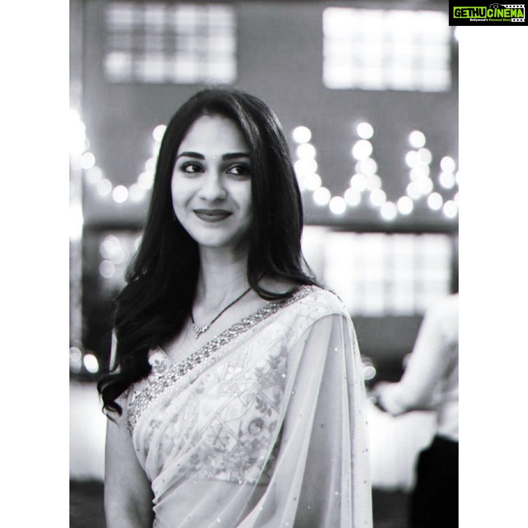 Vidhi Pandya Instagram - Wish I was born in the 70s.
