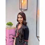 Vidhi Pandya Instagram - One month of #MoseChhalkiyejaaye . Keep the love coming & keep watching on Mon-Fri 9pm only on @sonytvofficial .🤍🙏🏻 #SaumyaVerma #beuniquelyyou #love