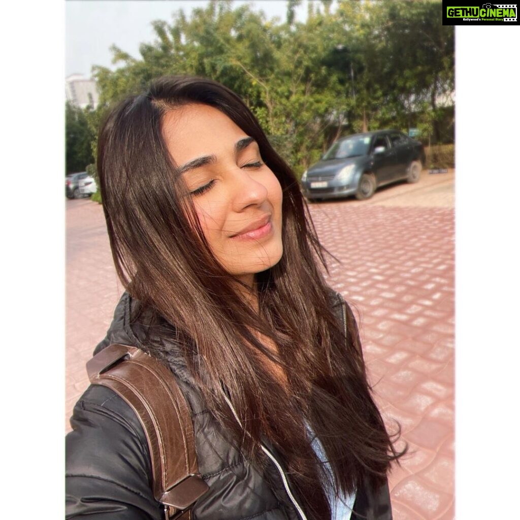 Vidhi Pandya Instagram - If you wait long enough , it will be good weather. 🌞 #beuniquelyyou #love