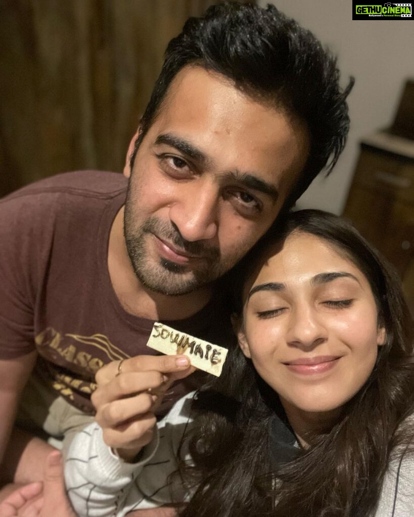 Vidhi Pandya Instagram - Inner happiness & outer happiness it’s all in here. 🧿 Happy birthday my soulmate. Taking care of me since 97… you are the best energy of my life. I thank to god everyday for you. Blessed to be your lil one.. 💗 #soulmate #beuniquelyyou #love