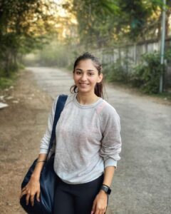 Vidhi Pandya Instagram - Date : 21.01.2022 
Time : 7:31 AM 🌻🔆. 

#postworkout #beuniquelyyou #love