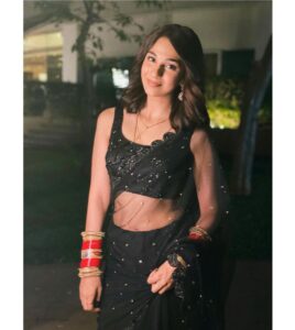 Vidhi Pandya Instagram - 💘 protect your energy 💘

#vidhipandya #beuniquelyyou #love