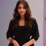 Vidhi Pandya Instagram - इशारों इशारों मैं 🖤 HMUA by my one and only @makeupbynidhikaushal 🤍 ( my magician) #beuniquelyyou #love #vidhipandya #post Mumbai, Maharashtra
