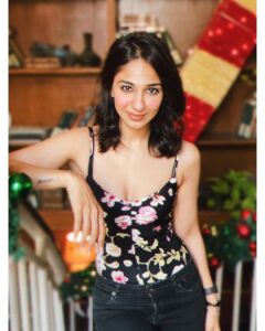 Vidhi Pandya Instagram - You have it in you to achieve whatever the hell you want to. 🌎
 - to self love & belief. 🤍

#beuniquelyyou #love 🧿