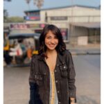 Vidhi Pandya Instagram - Strolling around in my Bombay in my new tom cruise look. 🥰💇🏻‍♀️ Ps - last slide of me actually strolling/posing around.😬🚶‍♀️ #beuniquelyyou #love #haircut #newhair #newfeels Why Not? By Zeeba